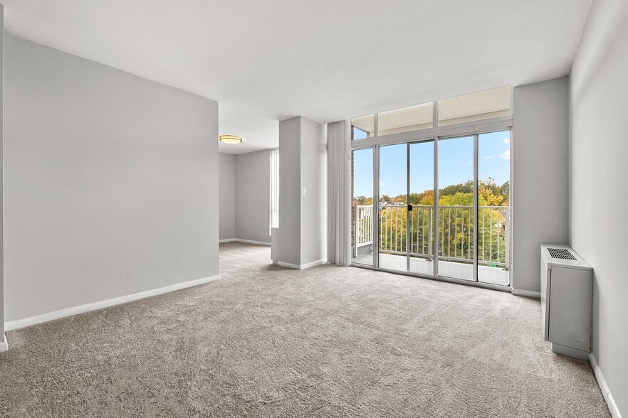 More Photos Of 8150 Lakecrest Dr, Greenbelt Apartments For Sale