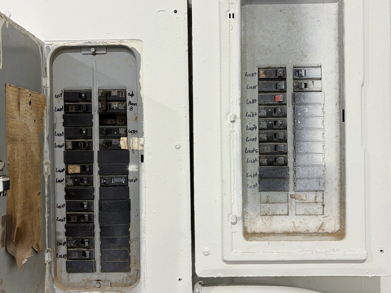 More Photos Of 7004-7018 SW 4th St, Miami Warehouse For Lease