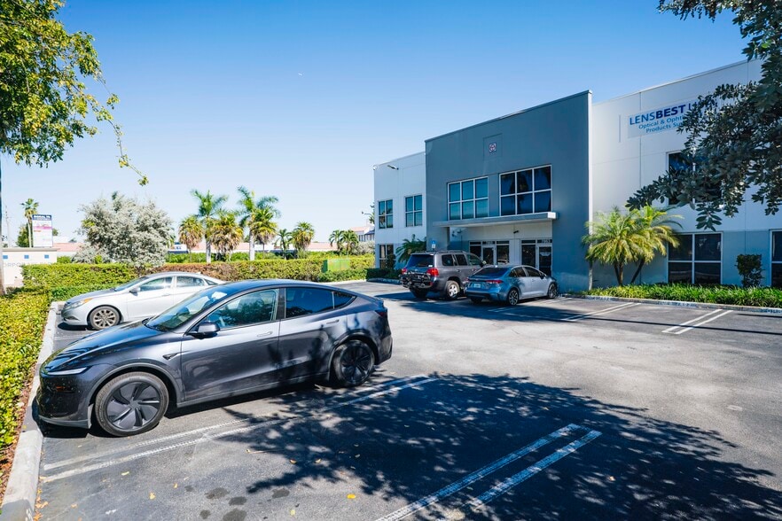 More Photos Of 7865 NW 46th St, Doral Warehouse For Lease