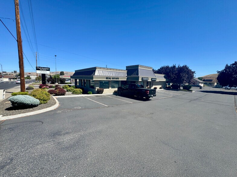 More Photos Of 108 W Fremont Ave, Selah Bank For Sale
