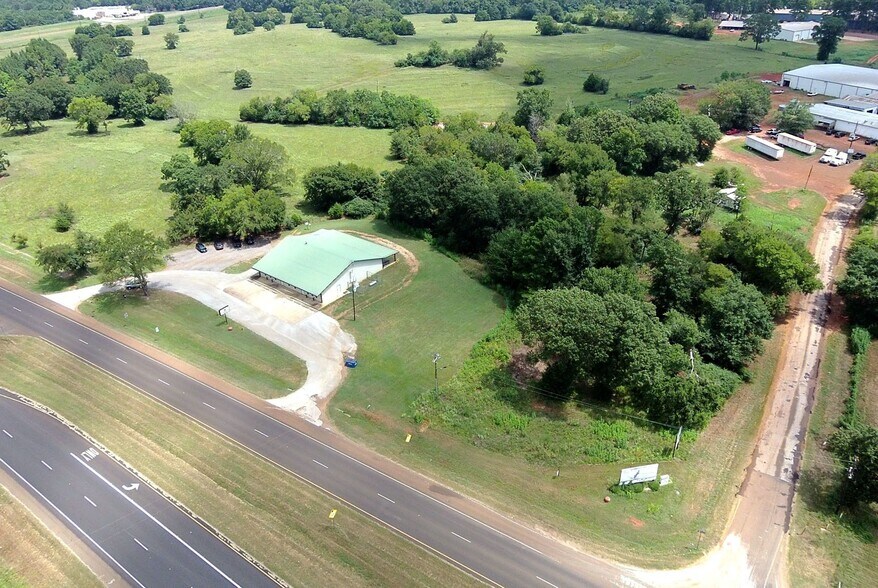 More Photos Of 37252 US Highway 69 N, Jacksonville Veterinarian Kennel For Sale