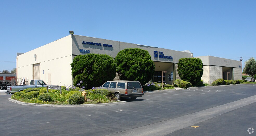 More Photos Of 15562-15564 Producer Ln, Huntington Beach Service For Sale