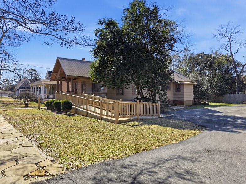More Photos Of 615 Barlow St, Americus Healthcare For Sale
