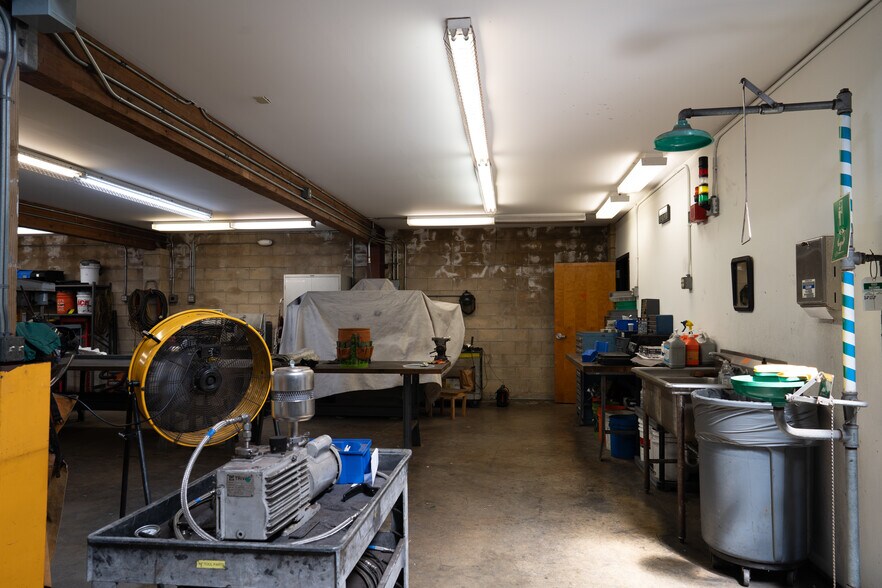 More Photos Of 3048 Aukele St, Lihue Warehouse For Sale