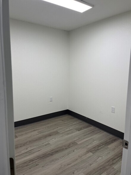 More Photos Of 119 W Plymouth Ave, Deland Unknown For Lease