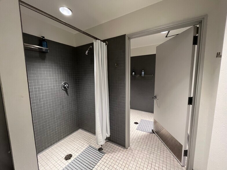 More Photos Of 114 Hazel St, Redwood City Research And Development For Lease