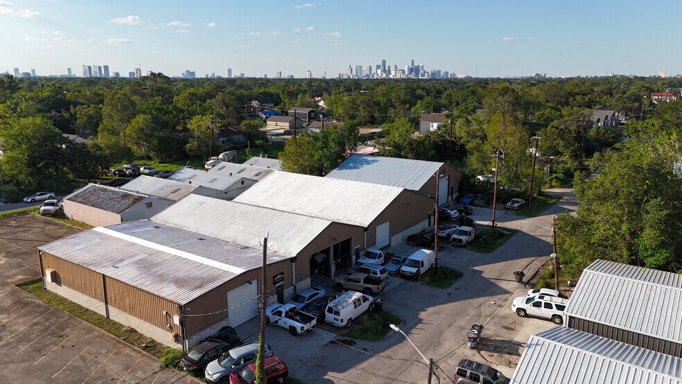 Primary Photo Of 6912 Calhoun Rd, Houston Warehouse For Lease
