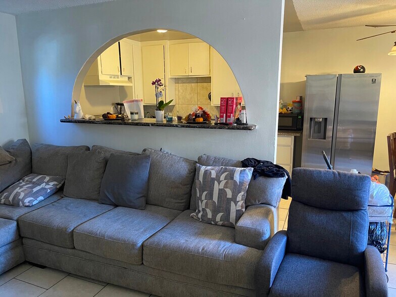 More Photos Of 7454 Haskell Ave, Van Nuys Apartments For Sale