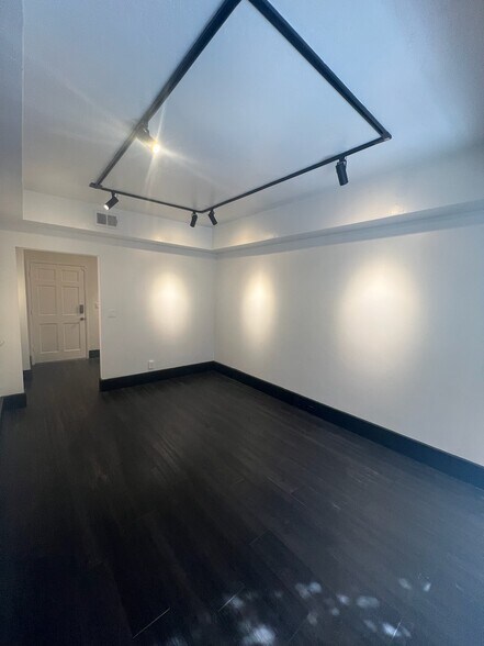 More Photos Of 7540-7542 Fay Ave, La Jolla Storefront Retail Office For Lease