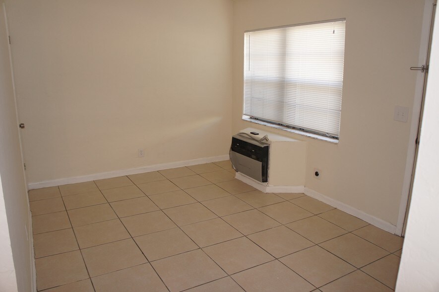More Photos Of 409 4th Ave N, Lake Worth Apartments For Sale