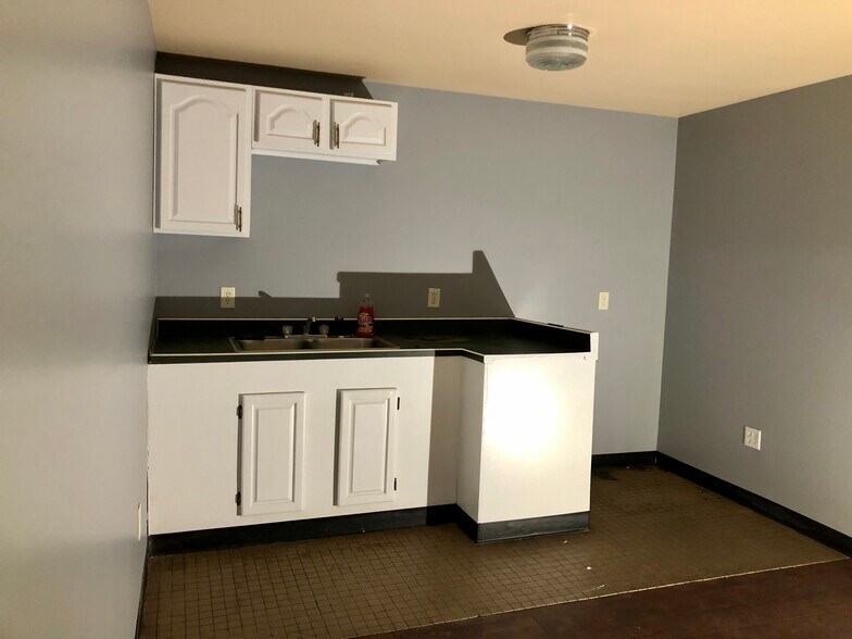 More Photos Of 4617 Sutherland Rd, Owensboro Light Distribution For Lease