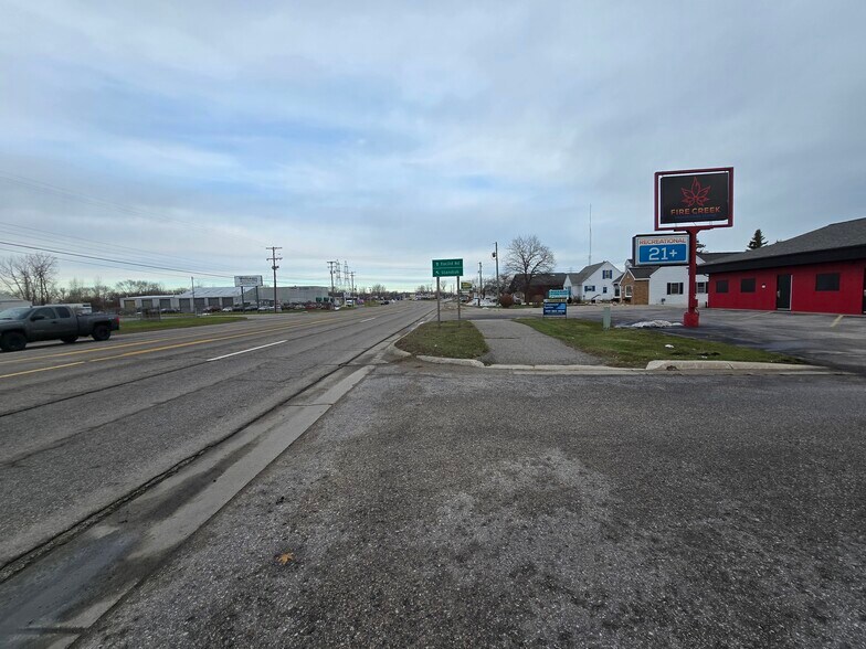 More Photos Of 3895 N Euclid Ave, Bay City Office For Sale