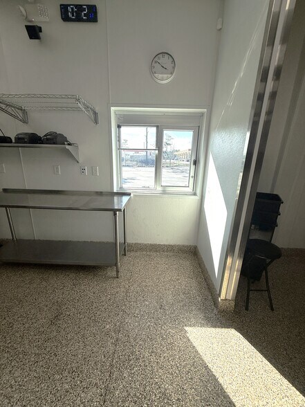 More Photos Of 2502 Highway 87, Navarre Specialty For Sale