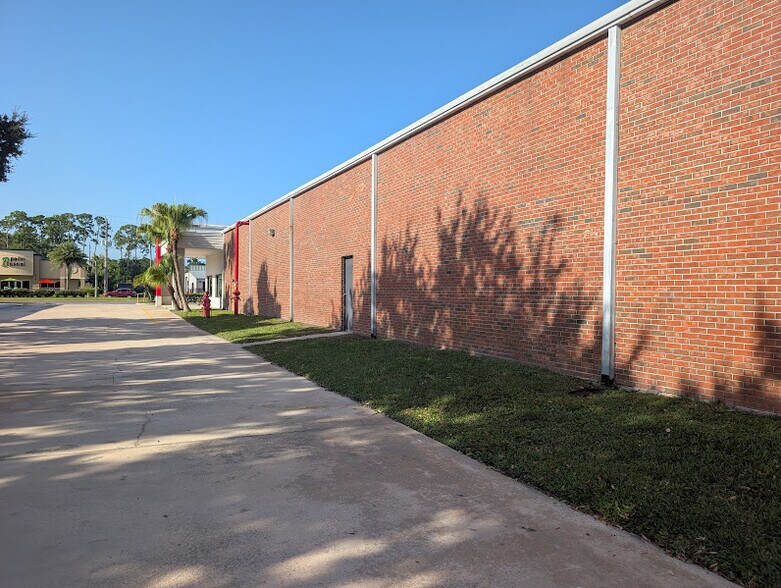 More Photos Of 3800 W New Haven Ave, Melbourne Freestanding For Lease