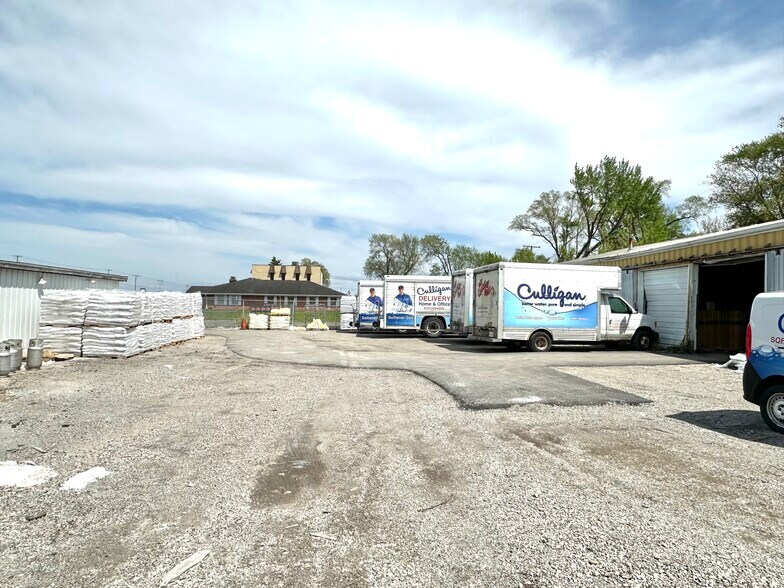 More Photos Of 2215 W Lincoln Hwy, Merrillville Freestanding For Lease