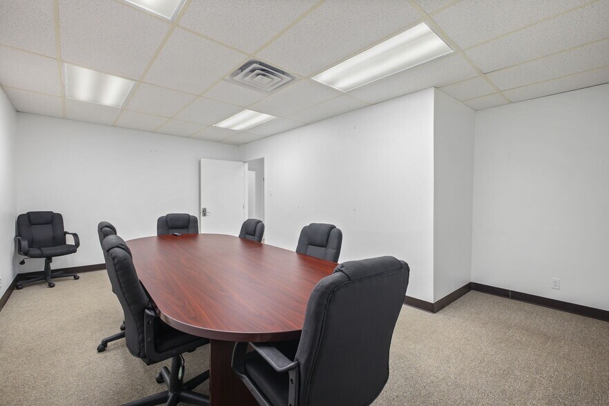 More Photos Of 8402 Speedway Dr, San Antonio Warehouse For Sale