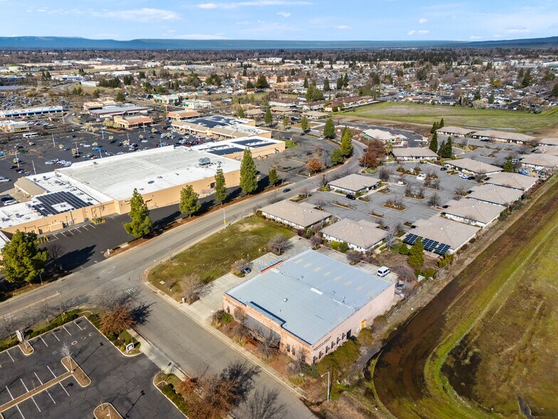 More Photos Of 102 Raley Blvd, Chico Flex For Sale