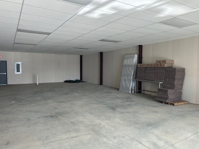 More Photos Of 2405 N 23rd St, Broken Arrow Showroom For Lease