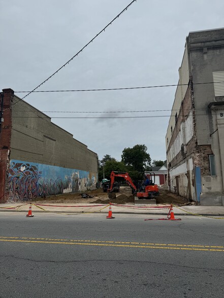 More Photos Of 122-126 W Main St, Williamston Storefront For Sale