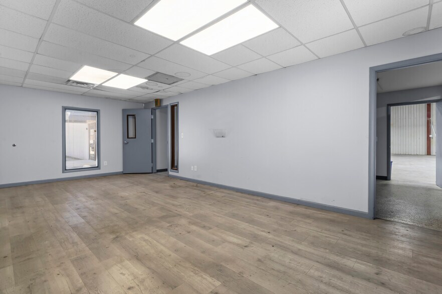 More Photos Of 1091 Kentucky Ave, Indianapolis Warehouse For Lease