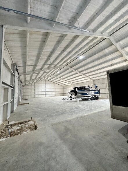 More Photos Of 615 FM 371, Gainesville Showroom For Sale