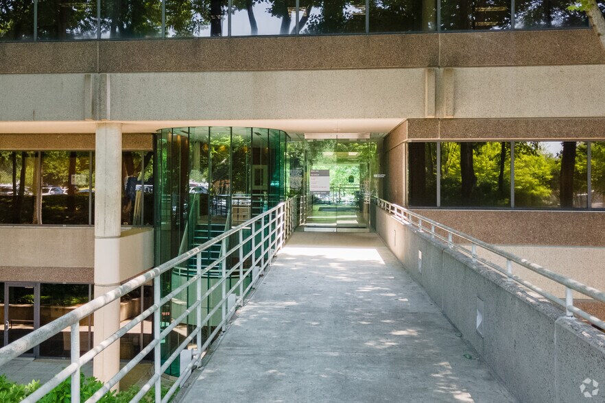 More Photos Of 280 Interstate N Cir, Atlanta Office For Lease