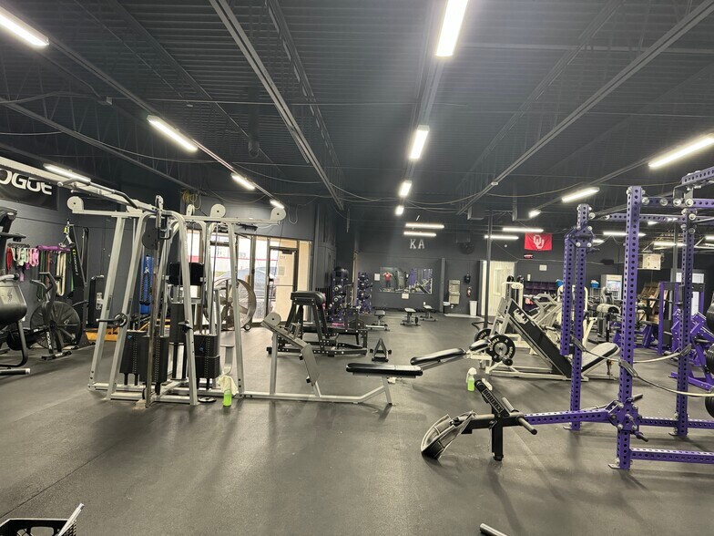 More Photos Of 1811 Industrial Blvd, Norman Light Distribution For Lease