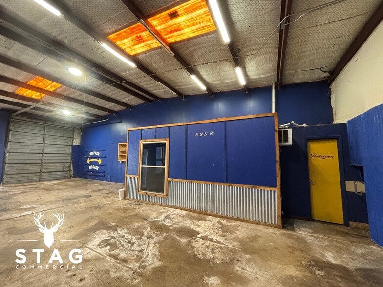 More Photos Of 3916 E McKinney St, Denton Warehouse For Lease