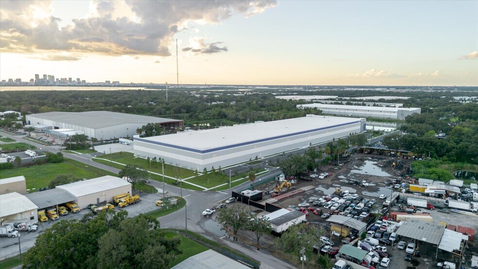 More Photos Of 5404 24th Ave S, Tampa Auto Salvage Facility For Sale