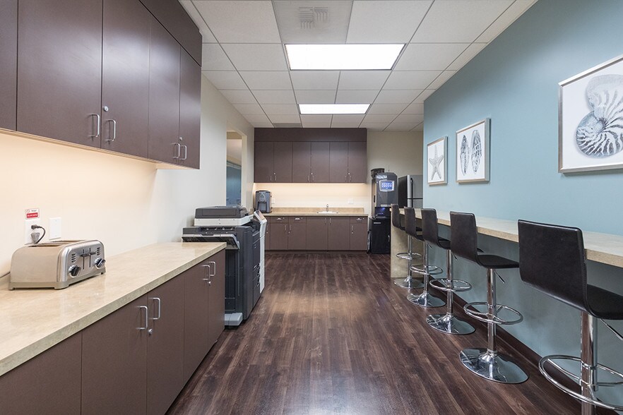 More Photos Of 1230 Rosecrans Ave, Manhattan Beach Office For Lease