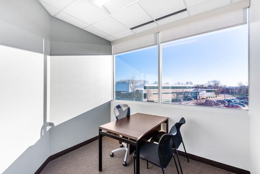 More Photos Of 4620 E 53rd St, Davenport Coworking Space