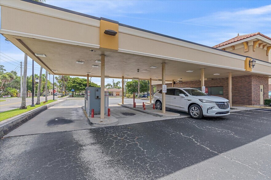 More Photos Of 304 W Venice Ave, Venice Office For Lease