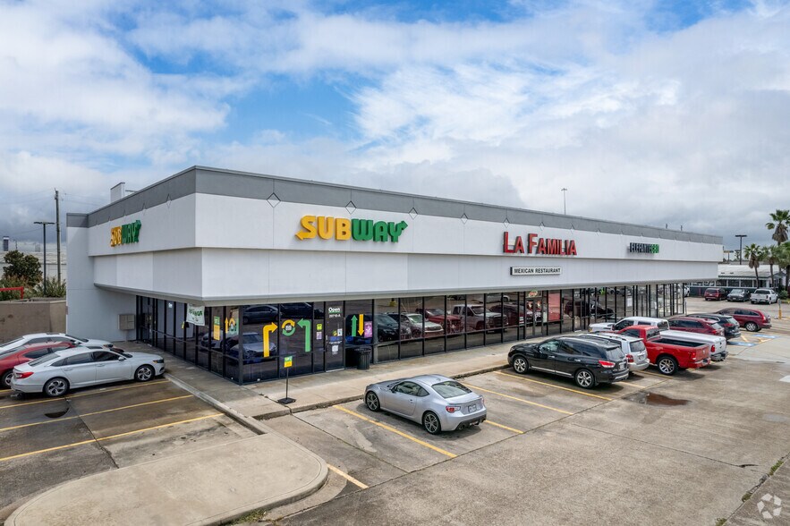 More Photos Of 20730-20814 Gulf Fwy, Webster Unknown For Lease