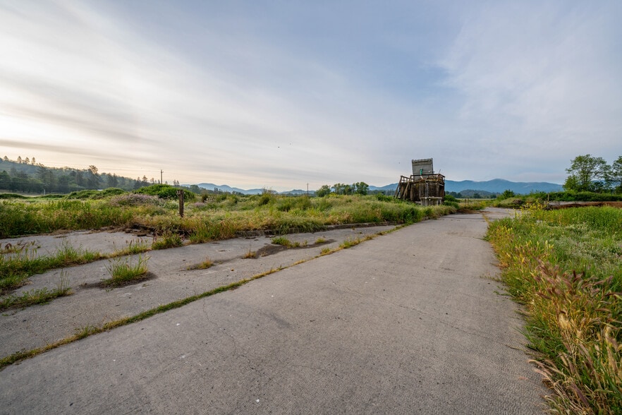 More Photos Of 6531 Lower River Rd, Grants Pass Specialty For Sale