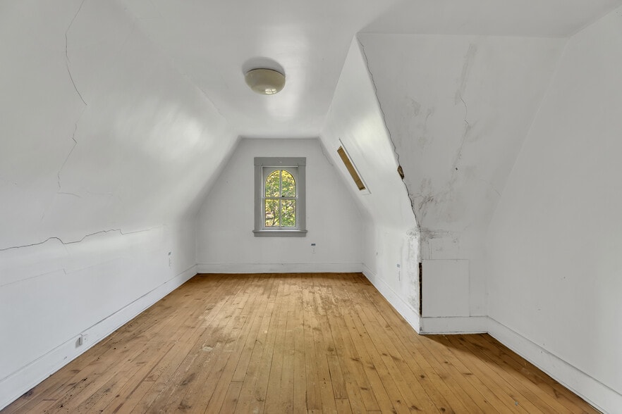 More Photos Of 51 Trumbull St, New Haven Office For Sale