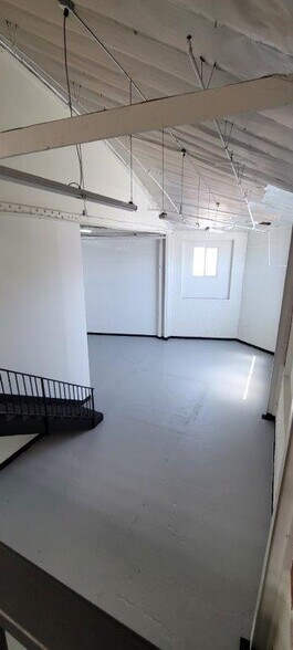 More Photos Of 2302 E 15th St, Los Angeles Industrial For Sale