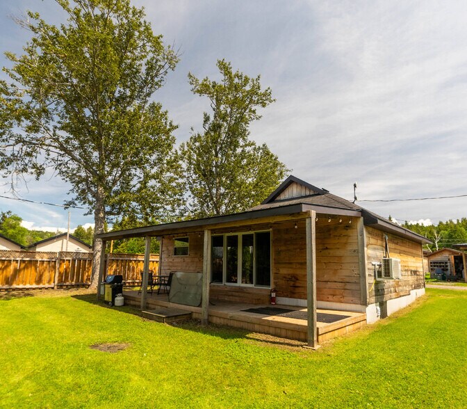 More Photos Of 252 Dunnette Landing Rd, Roseneath Hotel For Sale