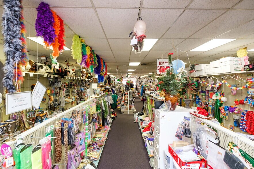 More Photos Of 227 N Main St, Harrisonburg General Retail For Sale