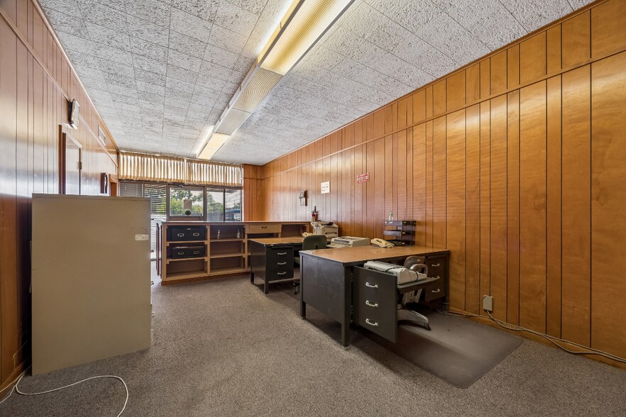 More Photos Of 910 4th St, Rosenberg Office For Sale