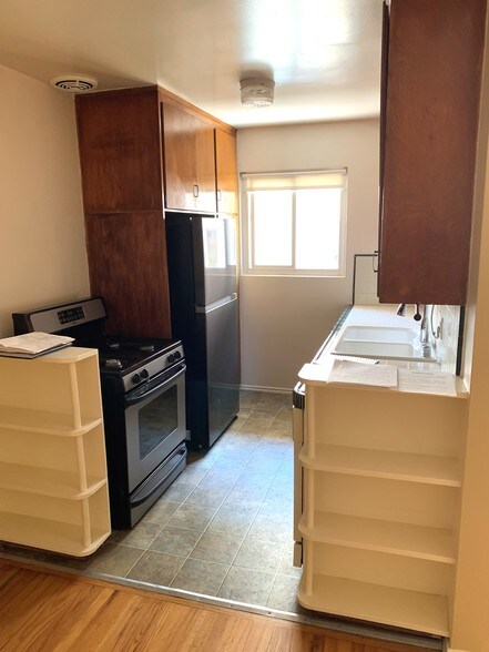 More Photos Of 1421 S Shenandoah St, Los Angeles Apartments For Sale