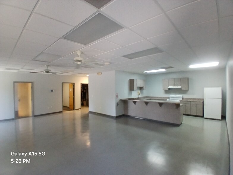 More Photos Of 1509 SW Century Gln, Lake City Warehouse For Lease