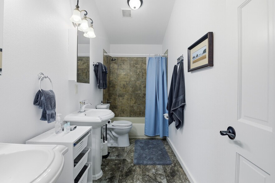 More Photos Of 1636 Lakemoor Dr, Florissant Specialty For Sale