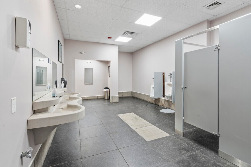 More Photos Of 500 Bridge St, Weissport Restaurant For Sale