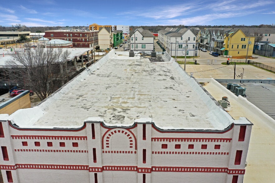 More Photos Of 150 W Main St, Lewisville Bar For Lease