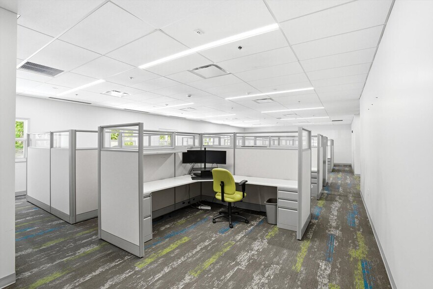 More Photos Of 15 Roszel Rd, West Windsor Office For Sale