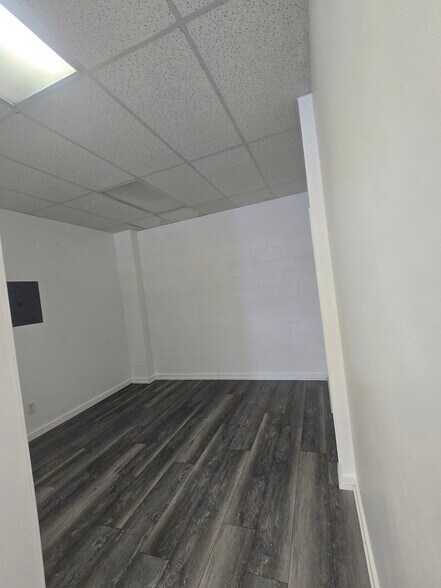More Photos Of 713 3rd St, Blaine Office For Lease