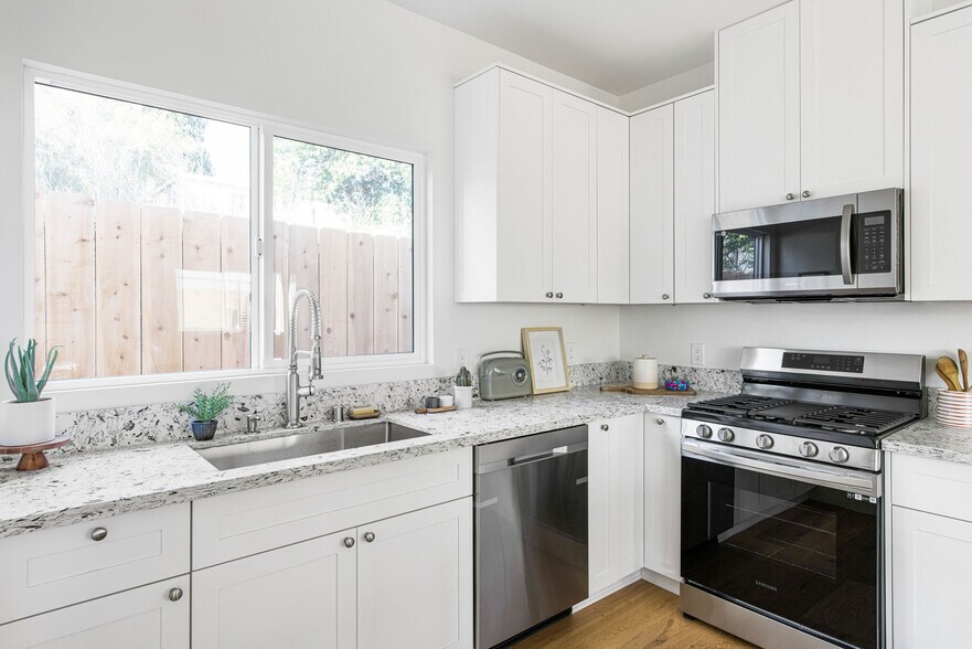 More Photos Of 4363 Eagle Rock Blvd, Los Angeles Multifamily For Sale