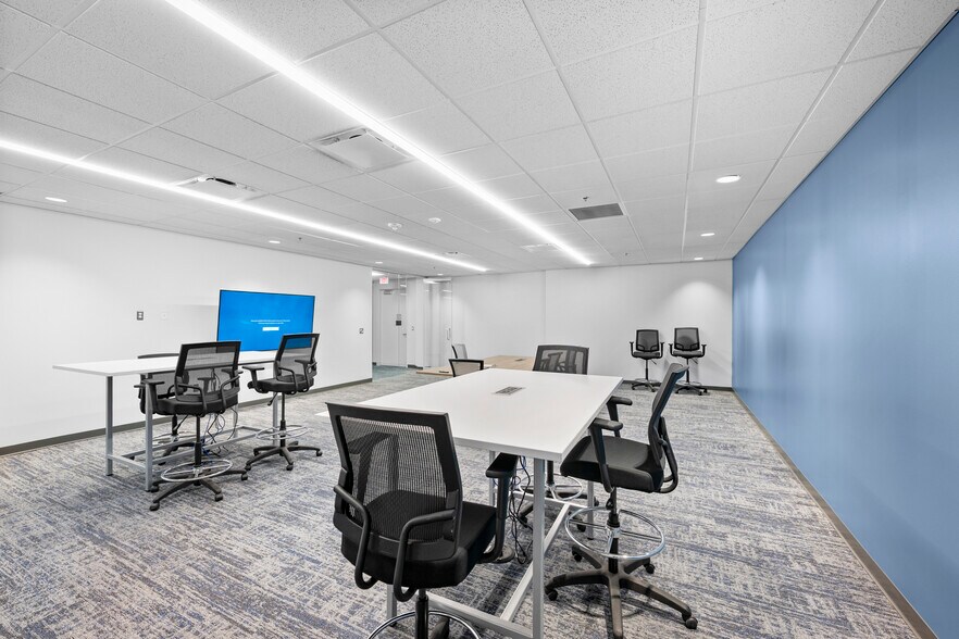 More Photos Of 26555 Northwestern Hwy, Southfield Office For Lease