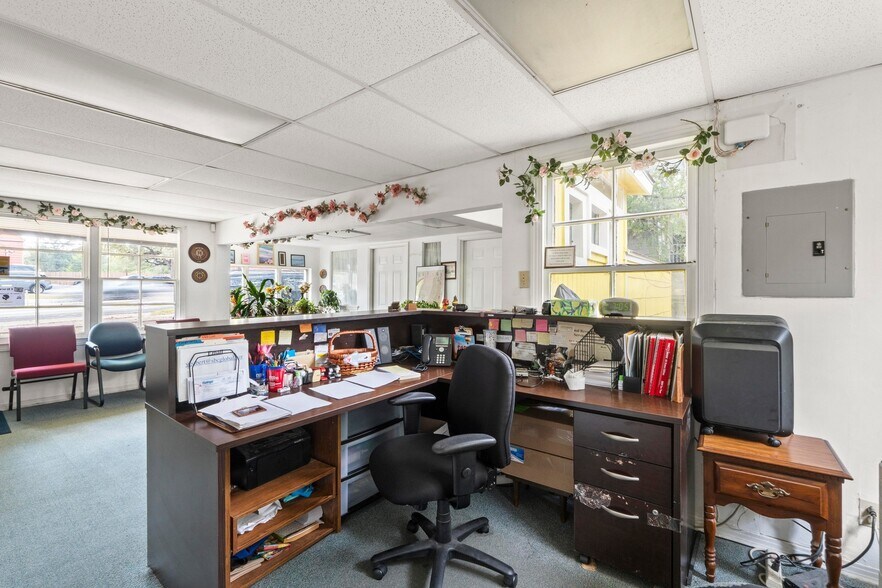 More Photos Of 2710 Manor Rd, Austin Office For Sale