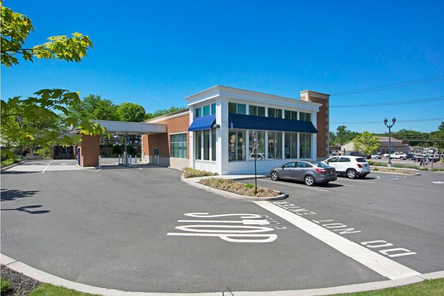 More Photos Of 690 Wyckoff Ave, Wyckoff General Retail For Lease